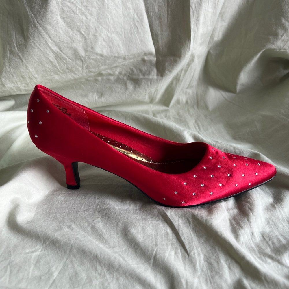 NWOT Nicole Size 11 Red Satin Pumps Rhinestones Heel 2.5” Slip On #T1